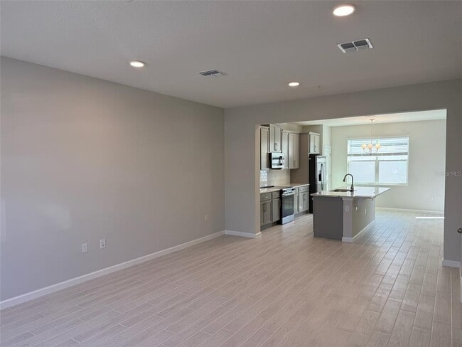 Photo - 619 Pothos St