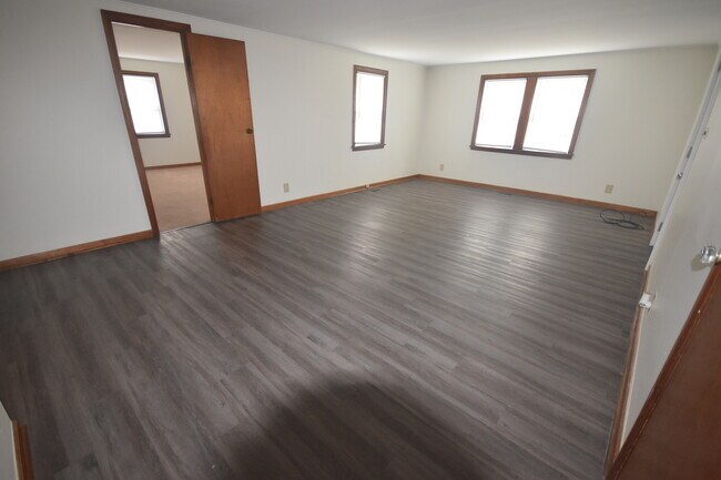 Family room - 857 N County Road 900 Unit 1