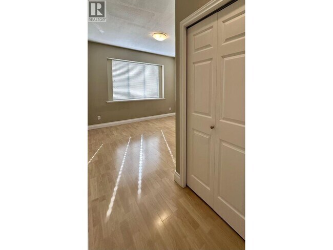 Photo - 4560 Granville Ave