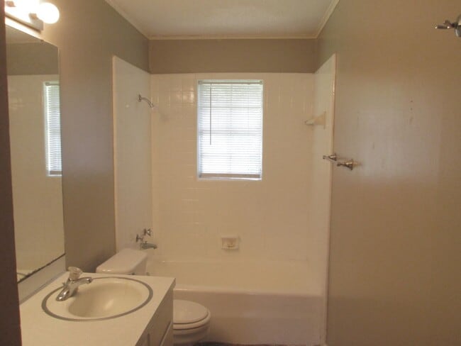 Photo - 305 W Florida Ave