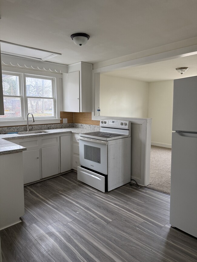 Photo - 2859 Winchester Ave