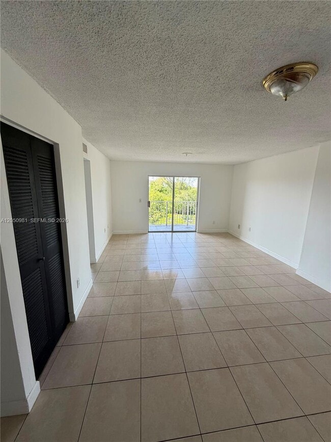 Building Photo - 8200 SW 210th St Unit 303