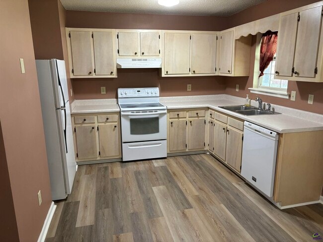 Photo - 210 Addison Ln