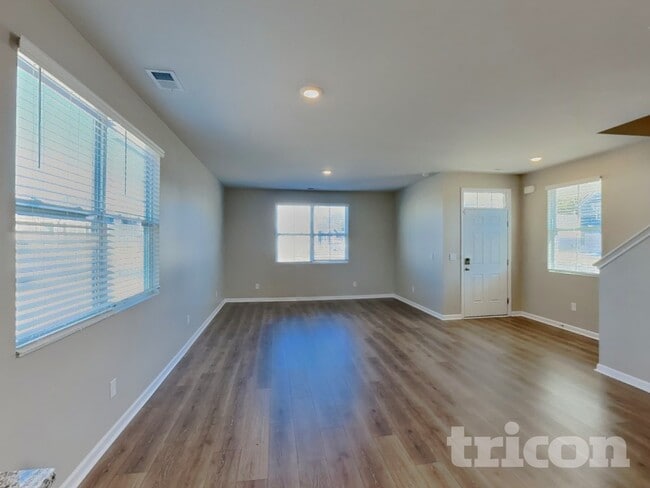 Photo - 1525 Ashgrove Pl