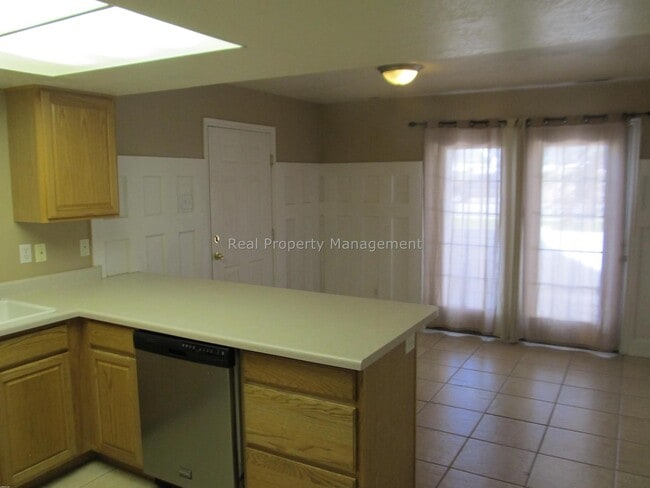 Photo - 2 br with bonus room!  beautiful townhouse end unit, available in April! Pet Friendly..