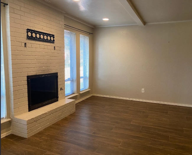 Photo - 3000 Rosewood Ln