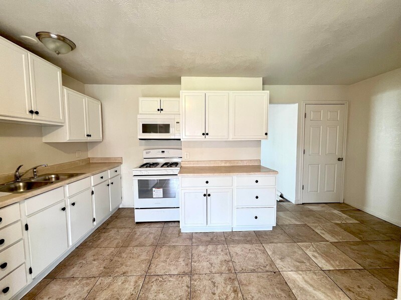 Photo - 920 W Montague Ave