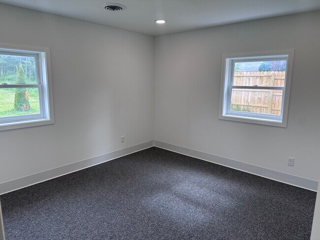 6714 W Mequon Rd