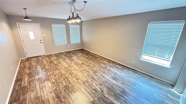 Photo - 317 McCarthur Dr