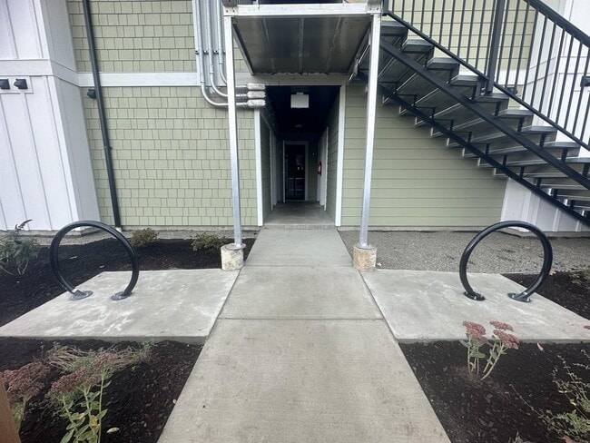 Photo - 995 England Ave