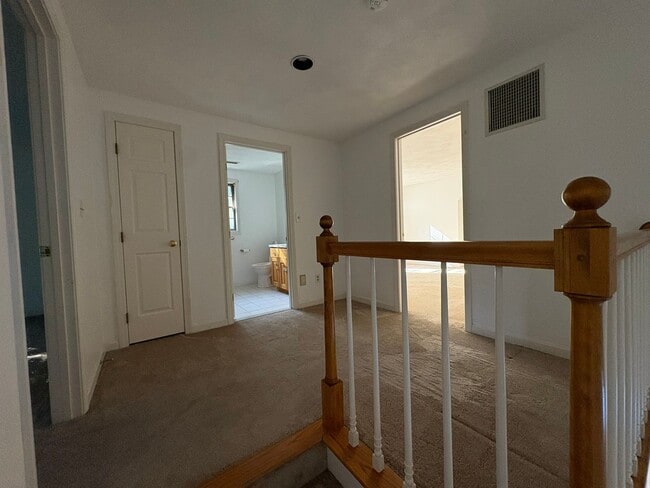 Photo - 7 Upton Ln