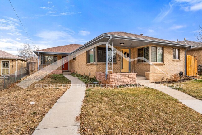 Spacious Home with Fenced Yard and Washer/... - Spacious Home with Fenced Yard and Washer/...