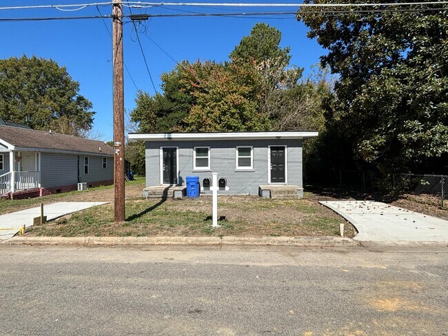 Photo - 729 Lincoln St S