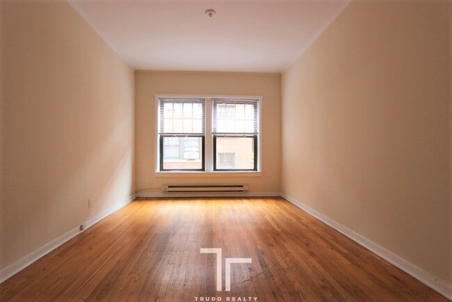 656 W Cornelia Ave Unit 8