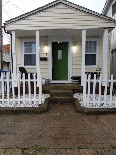 Building Photo - 103 E 4th St Rental