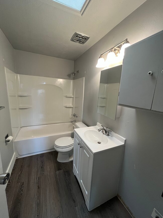 160 N 400 E Unit 160