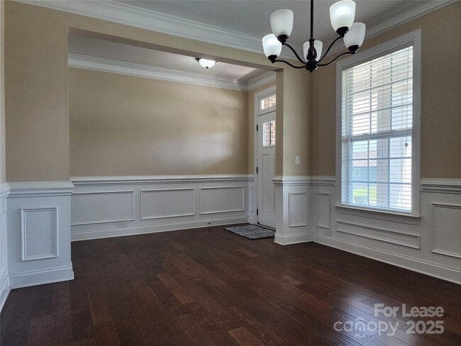 Photo - 1425 Skygrove Pl NW