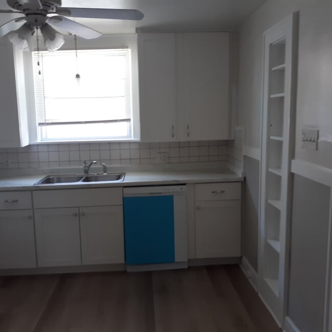 Building Photo - 100 Enola Ave Unit 2