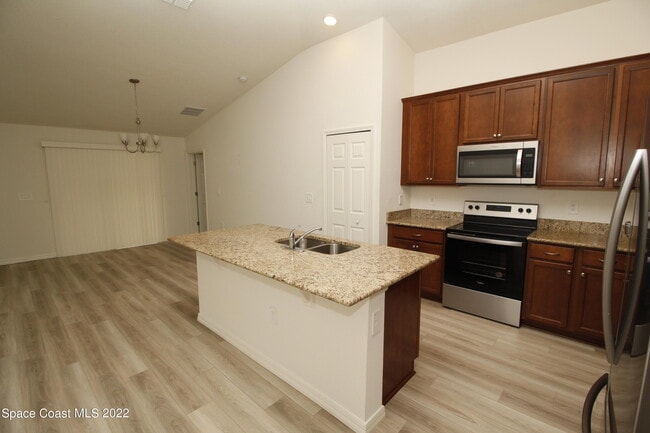 Photo - 604 Corbin Cir SW