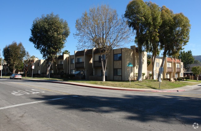 Photo - Los Robles Apartments