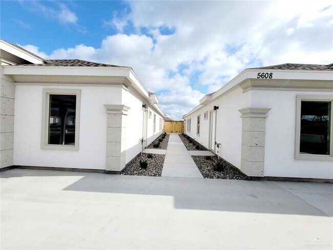 Building Photo - 14 Sandpiper Ave Unit 1