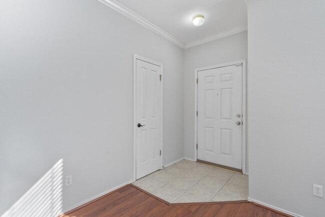 120 Brazos Ln