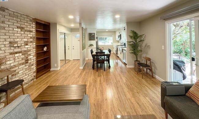 Building Photo - 148 Ascot Ct Rental