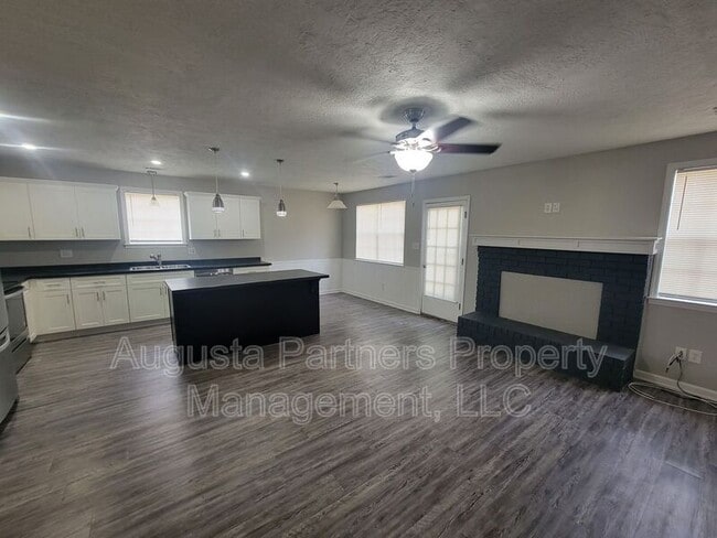 Photo - 142 Oakridge Dr
