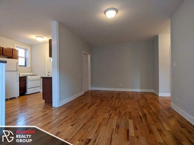 Photo - 630 W Cornelia Ave