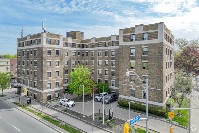Building Photo - 2837 Yonge Street