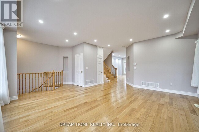 Photo - 290 Harbord St