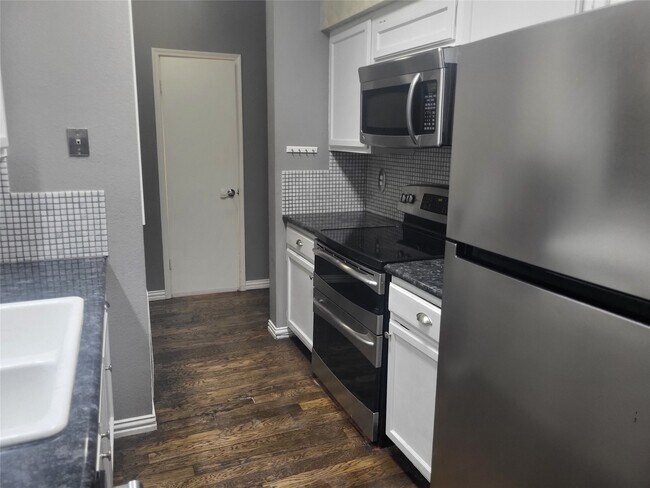 Photo - 17583 Red Oak Dr Unidad 7583