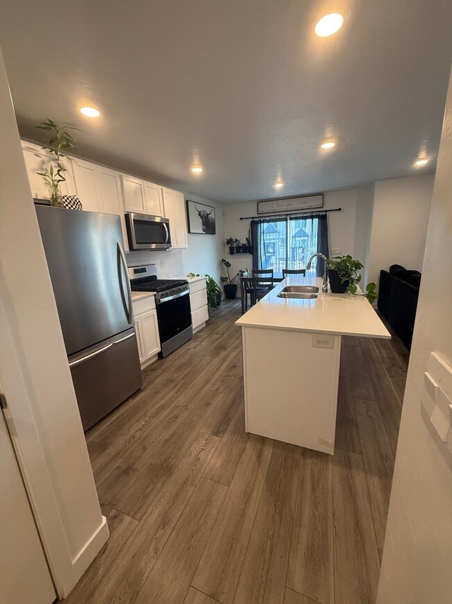 Photo - 1045 W Broadleaf Dr