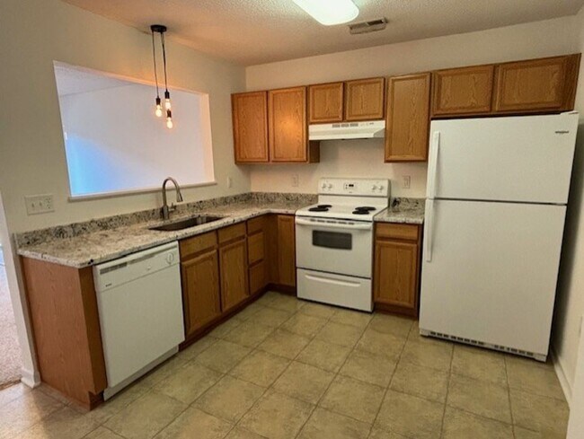 Photo - Desirable 1 Bed/1 Bath Condo in Very Conve...
