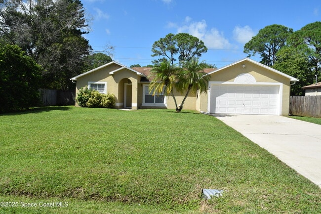 Photo - 939 Lyons Cir NW
