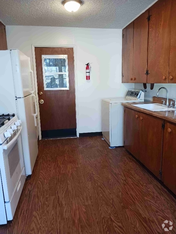 Building Photo - 4937-4959 Olivewood Ave Unit 4949 Olivewood Avenue Rental