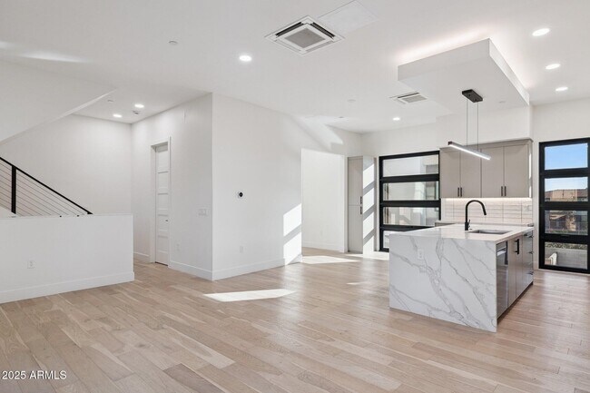 Photo - 1501 N Miller Rd