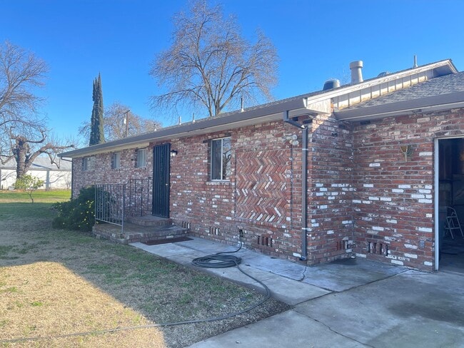 Photo - 3 bed / 2 ba house - S. Yuba City