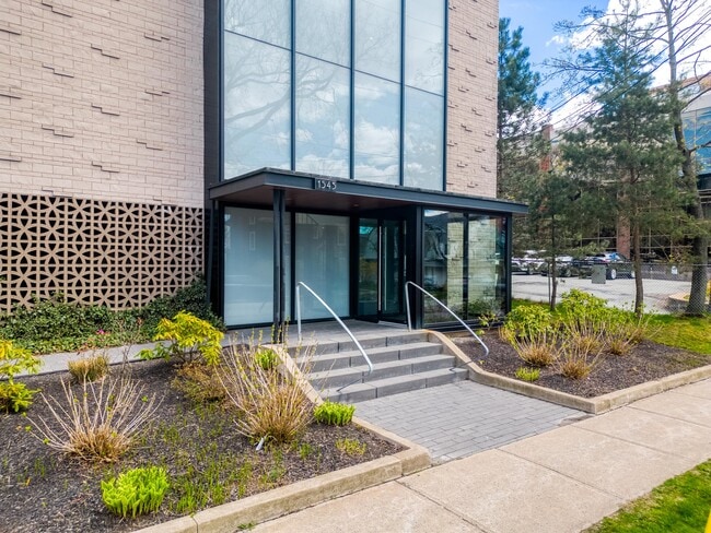 Building Photo - 1545-1545 Oxford St Unit 44