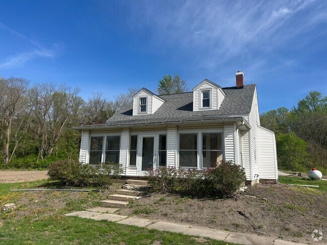 Building Photo - 3 Bedroom Single Family Home