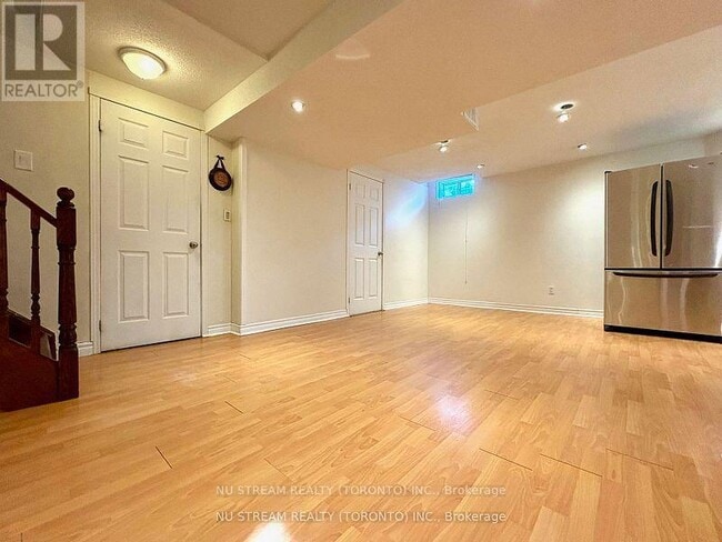 Photo - 5 Victoria Wood Ave