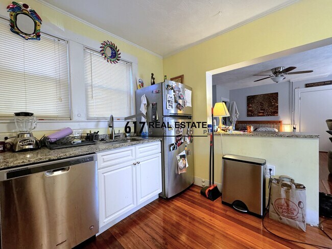 Photo - 237 N Harvard St Unit 1L