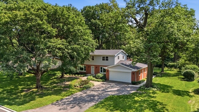 Building Photo - 317 E Forest Ln