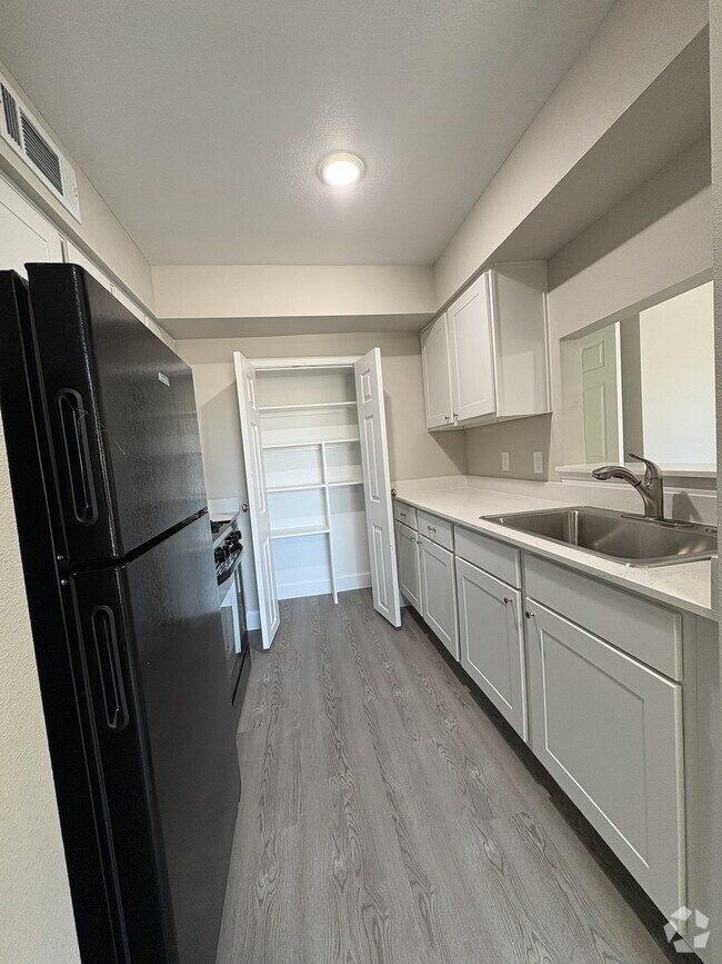 Building Photo - 3305 Red Bluff Rd Rental