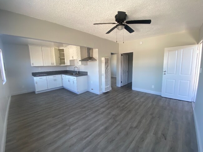 Photo - 7406 S Hoover St Unidad 02