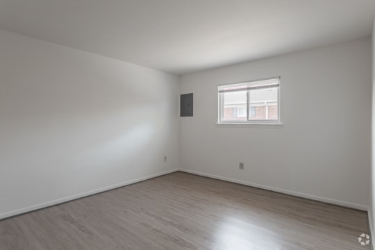 2BR.1.5BA,- 807SF