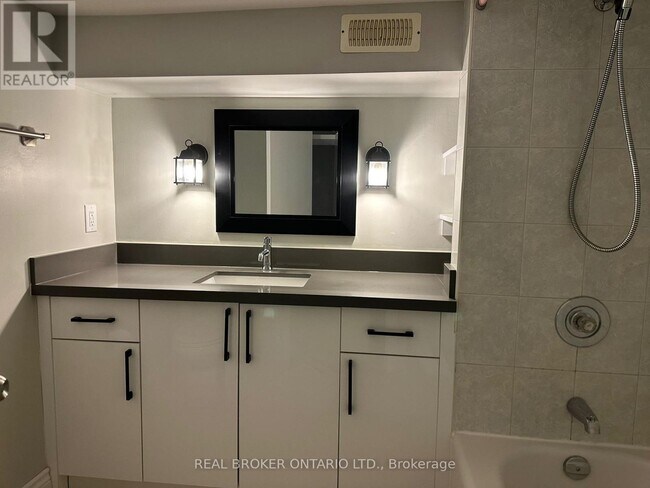 Photo - 129 Wolseley St