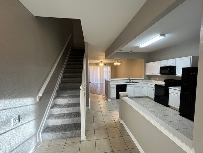 Photo - 654 Shropshire Loop