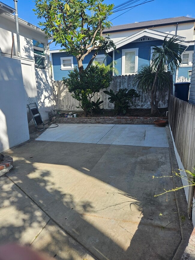 Yard area - 1204 Bonnie Brae St Unit Bonnie Brea