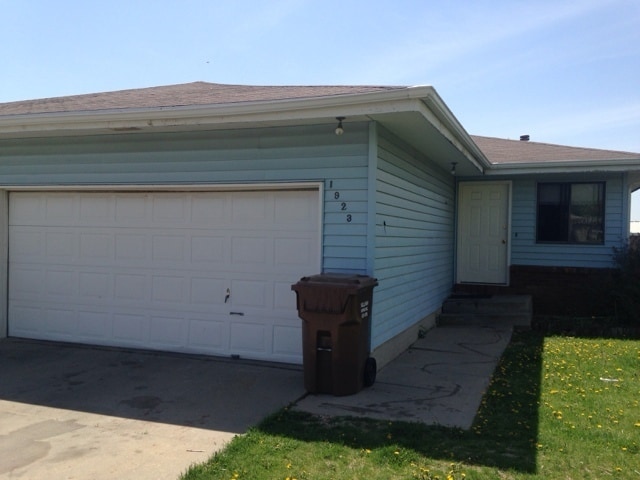 4 Bedroom 2 Bathroom Duplex - 4 Bedroom 2 Bathroom Duplex House